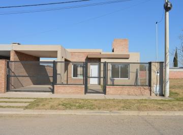 Casa · 87m² · 3 Ambientes · 1 Cochera · Venta Casa en Pueblo Esther