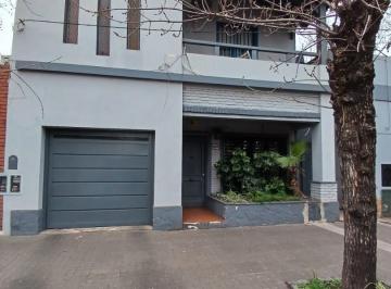 Casa · 170m² · 4 Ambientes · 1 Cochera · Hermoso Chalet en 2 Plantas