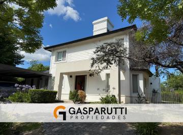 Casa · 200m² · 4 Ambientes · 2 Cocheras · Excelente Propiedad en Venta en Septiembre, Escobar. 5 Ambie