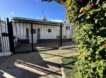 Casa · 54m² · 2 Ambientes · 1 Cochera · Casa en Venta en Quilmes Oeste