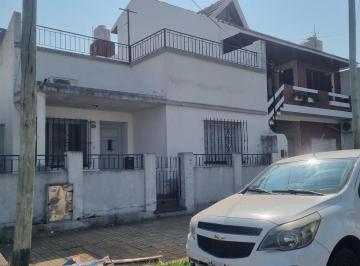 Casa · 101m² · 3 Ambientes · Casa a Pasos de Av Mitre, Ezpeleta