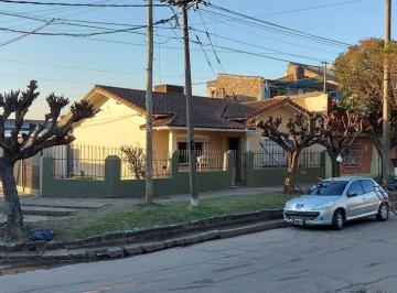 Casa · 100m² · 3 Ambientes · 1 Cochera · Chalet en Venta en Claypole