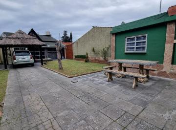 Casa · 150m² · 3 Ambientes · 1 Cochera · Chalet en Venta en Florencio Varela Este