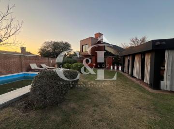 Casa de 6 ambientes, Villa Carlos Paz · Casa de Categoría de 3 Dorm. con Pileta en Sta Rita, Villa Carlos Paz
