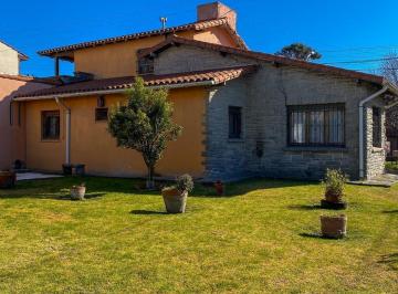 Casa · 239m² · 5 Ambientes · 3 Cocheras · Casa en Punta Mogotes