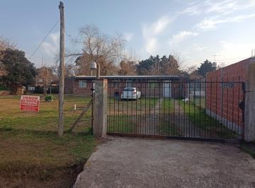 Departamento de 2 ambientes, Pilar · Complejo de 3 Dptos en Pellegrini II - con Patio - Zona Muy Tranquila -