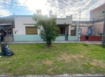 Casa de 2 ambientes, Lanús · Casa con Fondo Libre a Reciclar en Remedios de Escalada