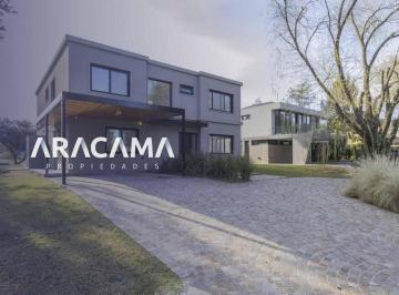 Casa · 282m² · 5 Ambientes · 2 Cocheras · Casa en Venta en Saint Thomas Este Oeste - Canning