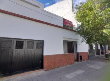 Casa de 3 ambientes, Avellaneda · Casa 3 Amb. Sobre Lote 8,66x29. Fondo Parrilla y Tza. a m de Av H. Yrigoyen.