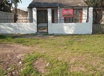 Casa de 3 ambientes, Esteban Echeverría · Casa con 2 Dorm. y Fondo Libre