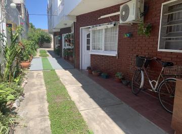 Casa · 65m² · 4 Ambientes · 1 Cochera · Casa Venta Castelar