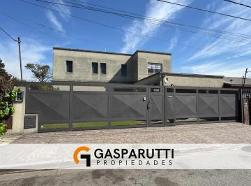 Casa · 280m² · 5 Ambientes · 2 Cocheras · Casa en Venta en Garín, Escobar! 5 Ambientes con Pileta!