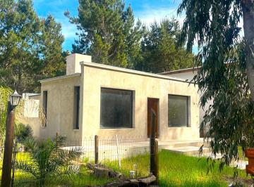 Casa · 70m² · 3 Ambientes · 2 Cocheras · Casa en Construcción Avanzada - Barrio El Pinar