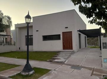 Casa de 4 ambientes, Ciudad de Mendoza · Dalvian Casa en Alquiler