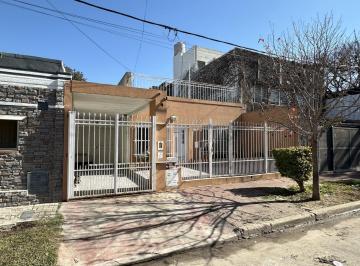 Casa · 143m² · 4 Ambientes · 2 Cocheras · Venta Casa 3 Dorm. en La Florida (Apta Credito)