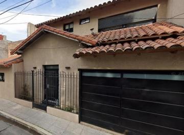 Casa · 150m² · 5 Ambientes · 1 Cochera · Venta Villa Sarmiento Chalet 5 Ambientes con Patio Cochera