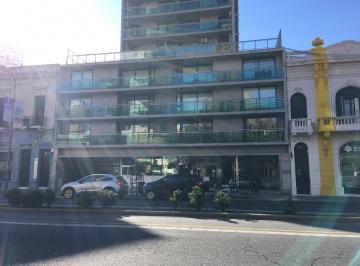 Garage , Rosario · Alquiler Cochera - Av Pellegrini 1558 - Incluye Expensas
