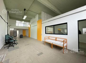 Depósito · 200m² · 6 Ambientes · 1 Cochera · Impecable Galpon/deposito de 200 m² en Venta