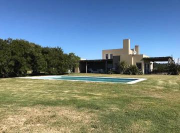 Campo · 250m² · 5 Dormitorios · Los Pirinchos