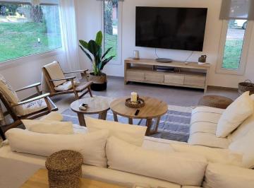 Casa · 480m² · 4 Ambientes · Luminosa y Moderna Casa en Cariló Para Vacacionar
