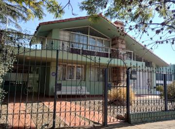Casa de 8 ambientes, Córdoba · Impecable Casa 3 Dorm, Liv/c. Coc/c Quincho Jardin - a m Monseñor P. Cabrera