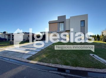 Casa de 4 ambientes, Esteban Echeverría · Casa a Estrenar en Barrio Santa Ines