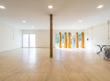 Local comercial · 220m² · 3 Ambientes · 4 Cocheras · Comercial y Residencial en Pilar - Excelente Ubicación!