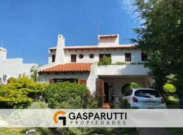 Casa · 220m² · 6 Ambientes · 2 Cocheras · Casa en Venta en Aranjuez 4 Dorm.!