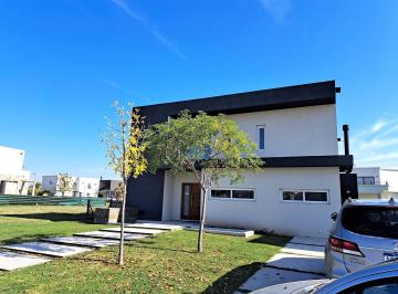 Casa · 210m² · 5 Ambientes · 2 Cocheras · Casa en Venta en Ceibos, Puertos, Escobar