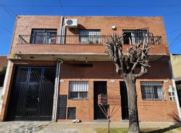 Casa · 305m² · 8 Ambientes · 5 Cocheras · Casa Multifamiliar 8 Amb Apto Profesional y Comercial en El Mangrullo Al 200, Villa Adelina