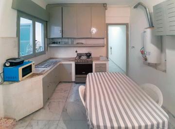 PH · 64m² · 3 Ambientes · Venta/permuta - PH - 1 Piso por Escalera - 2 Patios y Balcón - Frente - Centro, Rosario