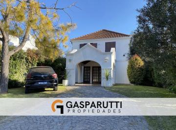 Casa · 230m² · 4 Ambientes · 2 Cocheras · Casa en Venta en Aranjuez Country Club, 5 Ambientes con Pile