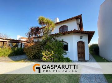 Casa de 5 ambientes, Escobar · Casa con Pileta en Aranjuez Country Club!