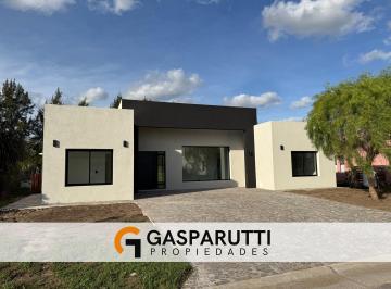 Casa · 225m² · 4 Ambientes · 2 Cocheras · Casa en Venta en San Matías con Pileta! 5 Ambientes