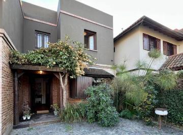 Casa de 6 ambientes, San Isidro · Casa en Venta con 4 Dorm. con Uno en Planta Baja Lomas de San Isidro