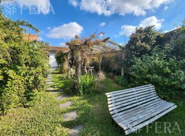 Casa · 120m² · 3 Ambientes · 1 Cochera · Venta de Casa de 3 Ambientes con Cochera y Quincho en Quilmes Oeste