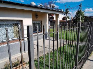 Departamento · 80m² · 3 Ambientes · 2 Cocheras · Venta Casa Chalet de 3 Ambientes en Morón Sur Garage y Cochera Para Varios Autos