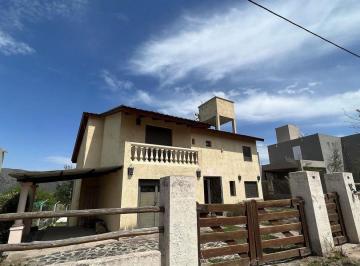 Casa · 304m² · 2 Dormitorios · 1 Cochera · Se Vende Casa en Lomas del Rey (Mayu Sumaj)