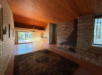 Casa de 7 ambientes, San José · 4 Hab/4 Baños/amplio Jardín/cochera Pasante