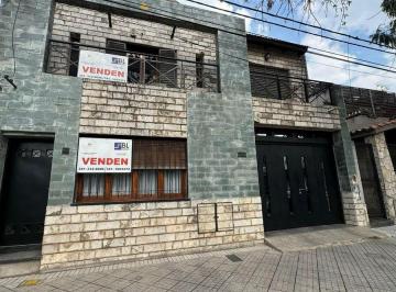 Casa · 148m² · 5 Ambientes · 2 Cocheras · Hermosa Casa Planta Baja en Barrio Echesortu