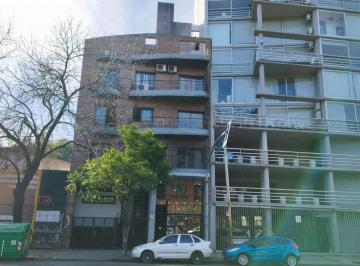 Edificio · 493m² · 2 Cocheras · Edificio Ideal P/empresa con Locales a La Calle y Cocheras
