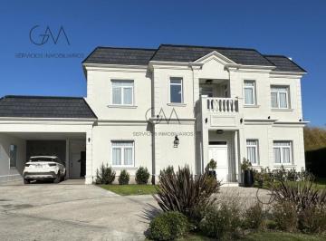 Casa · 382ha · 6 Ambientes · Casa en Venta en Barrio Rumenco