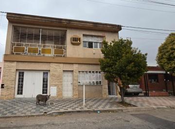 Casa · 200m² · 4 Ambientes · 4 Cocheras · Casa 3 Dorm. 2 Baños Estar Quincho Jardin