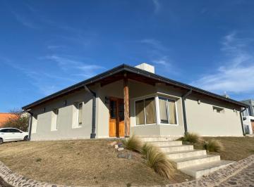 Casa de 4 ambientes, Malagueño · Cañitas B° Privado| Casa 2 Dorm y 1/2| Gran Quincho y Patio| Cochera P/ 3 Autos