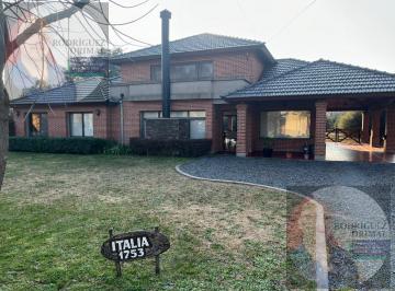 Casa · 350m² · 5 Ambientes · 2 Cocheras · Casa en Parque de Las Naciones Excelente Estado Piscina Quincho y Cochera