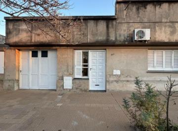 Casa · 120m² · 4 Ambientes · 2 Cocheras · Casa Céntrica en Esperanza