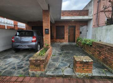 Casa · 90m² · 3 Ambientes · 1 Cochera · Casa en Venta San Lorenzo 175 Villa Dominico