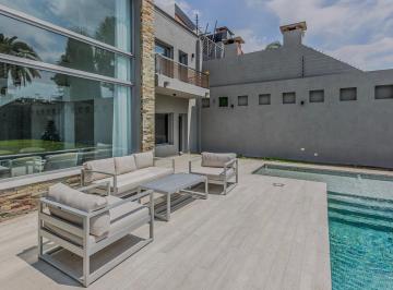 Casa · 470m² · 5 Ambientes · 6 Cocheras · Exclusiva Casa Haedo Chico 8 Amb Refac a Nueva C Piscina