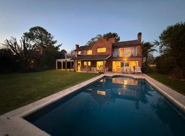 Casa · 197m² · 5 Ambientes · 1 Cochera · Venta Casa de 5 Ambientes en Country Club Los Cardales