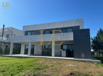 Casa · 298m² · 5 Ambientes · 5 Cocheras · Casa a La Venta en El Naudir a La Laguna